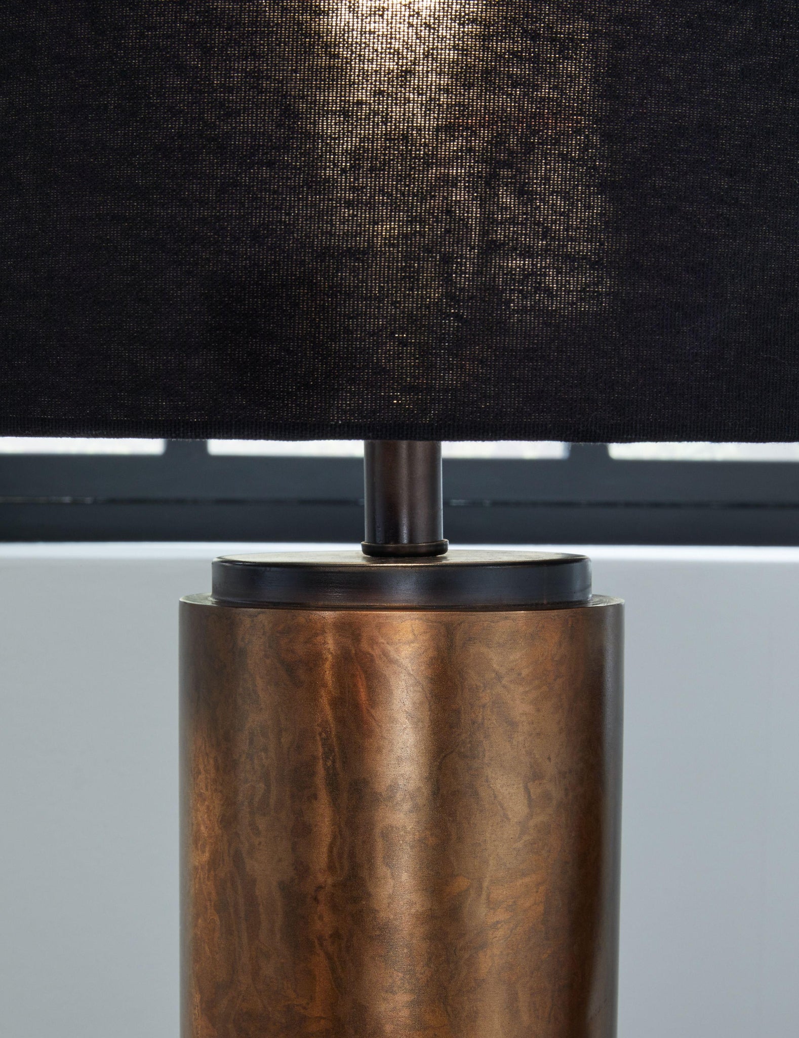 Hildry - Metal Table Lamp (1/cn)