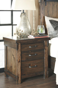 Lakeleigh - hree Drawer Night Stand