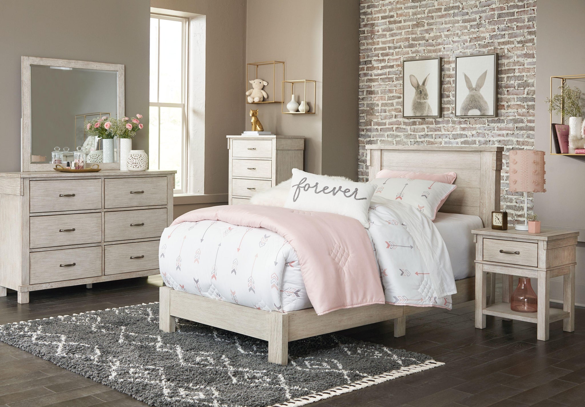 Hollentown - Bedroom Set