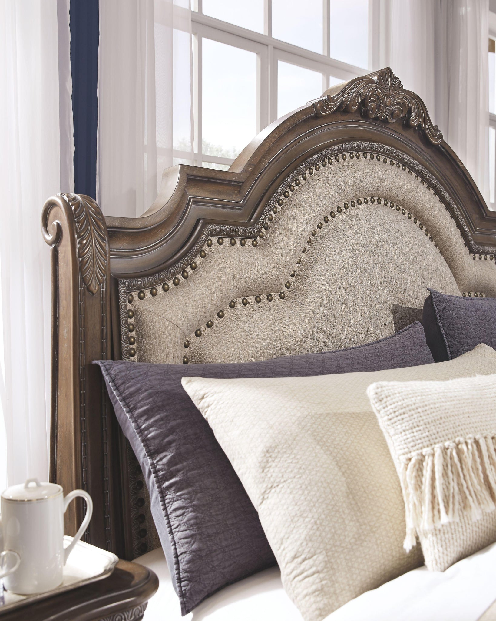 Charmond - Sleigh Bed