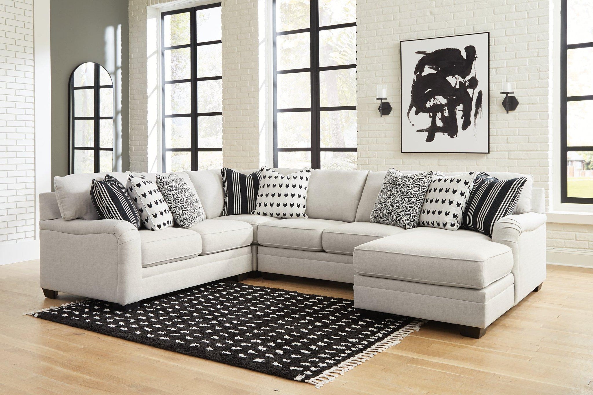 Huntsworth Sectional with Chaise