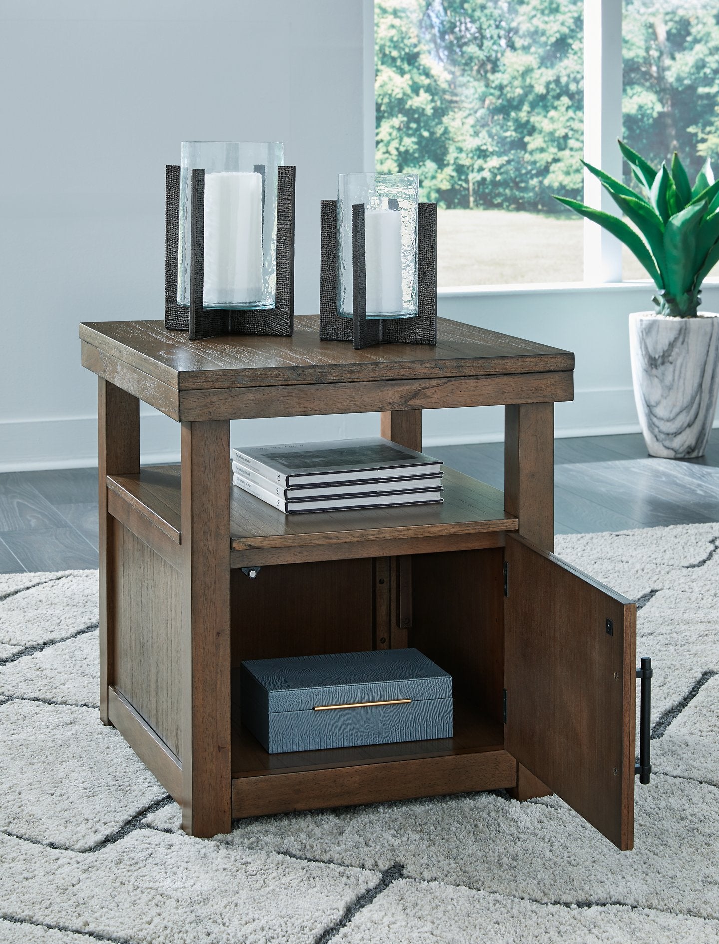 Boardernest End Table - Furnish 4 Less 98 (NY)*